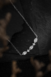 Collier pendentif classique en or blanc massif 10 carats avec diamant de laboratoire taille marquise 0,36 ct |   Pendentif en diamant de laboratoire taille marquise - Product Image 3