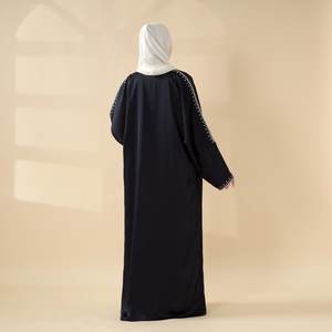 ニサムーンライトネイビー控えめなアバヤ、白い幾何学的なステッチ刺繍女性用秋のイスラム教徒のドレスパキスタンのカフタンローブ - Product Image 2