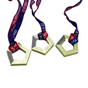 Medalla de Maratón Personalizada de Peso Pesado, Medalla Deportiva de Metal Hexagonal Dorada Brillante con Cinta Colorida Impresa - Product Image 2