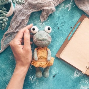 Jouets en crochet personnalisés de haute qualité, amigurumi, animaux en peluche, grenouille à pattes longues, jouet en crochet mignon pour enfants - Product Image 5
