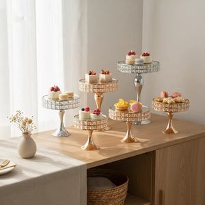 Moderno Juego <span class=keywords><strong>de</strong></span> 3 Piezas <span class=keywords><strong>de</strong></span> Lentes Cristalinas Doradas y Plateadas <span class=keywords><strong>de</strong></span> Alta Calidad para Decoración <span class=keywords><strong>de</strong></span> Bodas con Flores Metálicas - Product Image 5