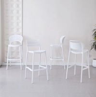 Tabourets de comptoir de cuisine à dossier haut de conception fantaisie Chaises de bar en plastique pour le magasin de café intérieur extérieur