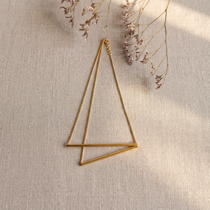 SOUMYA CREATIONS Collar Minimalista Hecho a Mano en Latón Chapado en Oro con Patrón de Formas Geométricas, Unisex, para Uso Diario - Product Image 5