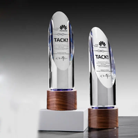 Vente en gros de cadeaux souvenirs d'usine Trophée rond en bois de verre cristal Plaques trophée en bois de sublimation personnalisée