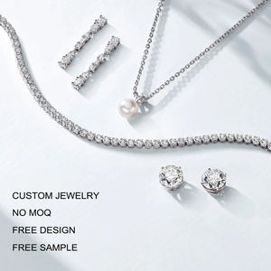 Bague de fiançailles personnalisée en argent sterling 925 plaquée or jaune Toi Et Moi sertie d'une double pierre de moissanite poire émeraude verte - Product Image 6