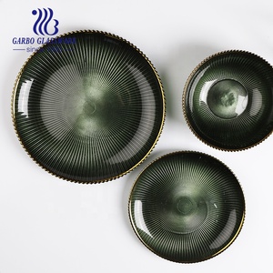 Assiettes de présentation <span class=keywords><strong>en</strong></span> <span class=keywords><strong>verre</strong></span> <span class=keywords><strong>gravé</strong></span> vert vintage de 13 pouces, vaisselle <span class=keywords><strong>en</strong></span> <span class=keywords><strong>verre</strong></span> transparent avec bord doré, vente <span class=keywords><strong>en</strong></span> gros - Product Image 1