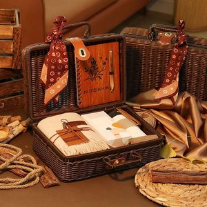 Regalos de Cumpleaños Estilo Vintage al por Mayor con Juego de Tazas en Maleta de Mimbre, Recuerdos DIY, Juego de Regalo Personalizado de Alta Calidad para Bodas - Product Image 5