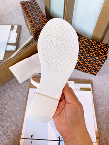 <span class=keywords><strong>Sandales</strong></span> <span class=keywords><strong>plates</strong></span> pour femmes avec logo personnalisé OEM ODM, chaussures en gelée de haute qualité, <span class=keywords><strong>sandales</strong></span> de plage, tongs pour femmes - Product Image 2