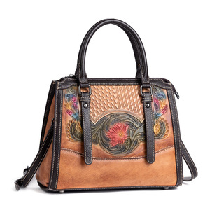 Sac à main Ando en cuir véritable pour femme, style vintage, motif floral embossé, avec poignée supérieure et bandoulière - Product Image 5