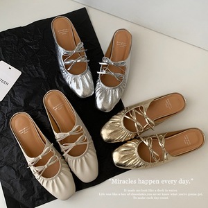 Sandalias de mujer con volantes, doble lazo, color liso, punta redonda, sin cordones, para uso casual, cómodas, duraderas y de suela plana. - Product Image 1