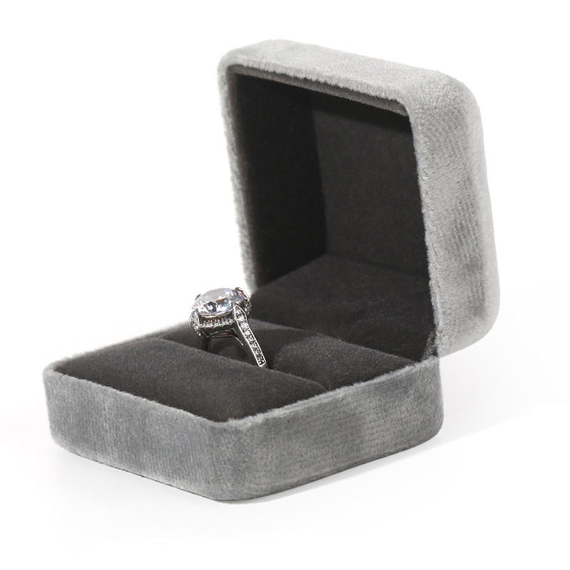 กล่องแหวนสีเทา