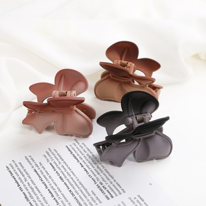 Pinza de Pelo Grande de Resina con Flor para Mujer y Niña, Pinza de Mariposa de Plástico Mate Esmerilado Mediana, Pinza Hueca con Lazo para Cabello Grueso - Product Image 2