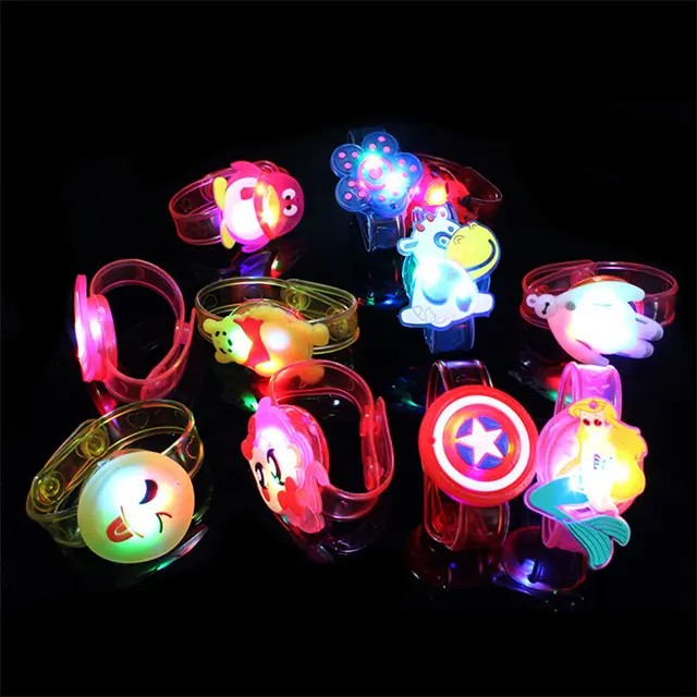 Verschiedene LED Cartoon Armband FUN Led Light Armbänder Geschenke für Kinder Glow in the Dark Armband