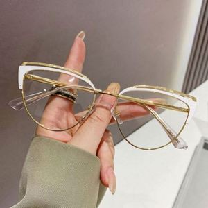 Monture de lunettes optiques Mairun MR311 pour femme, nouveau design animalier en métal, avec diamants, pour lecture, photochromiques, changeant de couleur, bleues, fabriquées en Chine - Product Image 1