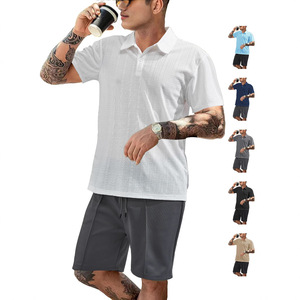 Ensemble polo gaufré décontracté pour homme en polyester léger avec col et short pour les loisirs - Product Image 1