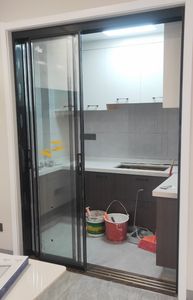 ฉากกั้นตู้เสื้อผ้าโลหะ<span class=keywords><strong>กระจก</strong></span>สองชั้นแบบ<span class=keywords><strong>เลื่อน</strong></span>ได้ดีไซน์ตามต้องการสำหรับใช้ในครัวเรือน - Product Image 5