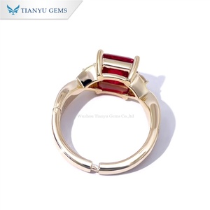 Tianyu Gems Bague de fiançailles jaune 10k personnalisée Lab Ruby Princess Cut avec bague de mariage Moissanite incolore pour les fêtes de dames - Product Image 4