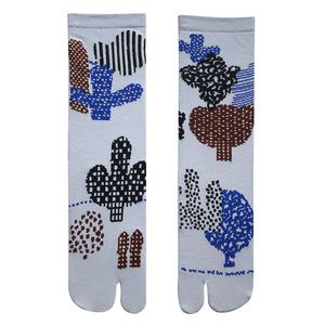 Chaussettes <span class=keywords><strong>Tabi</strong></span> japonaises en jacquard style japonais à motif fleur de cactus, mi-mollet, à deux orteils séparés, tricotées - Product Image 3