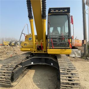 Excavadora de cadenas pequeña Komatsu PC160 usada en buen estado, año 2023, 16 toneladas de peso, con motor original y pocas horas de uso. - Product Image 5