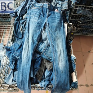 Pantaloni in Denim usati durevoli più venduti ideali per la distribuzione all'ingrosso e l'esportazione sul mercato internazionale - Product Image 1