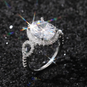 Anello ovale con zirconi incastonati per donna, elegante gioiello da dito scintillante e alla moda - Product Image 2