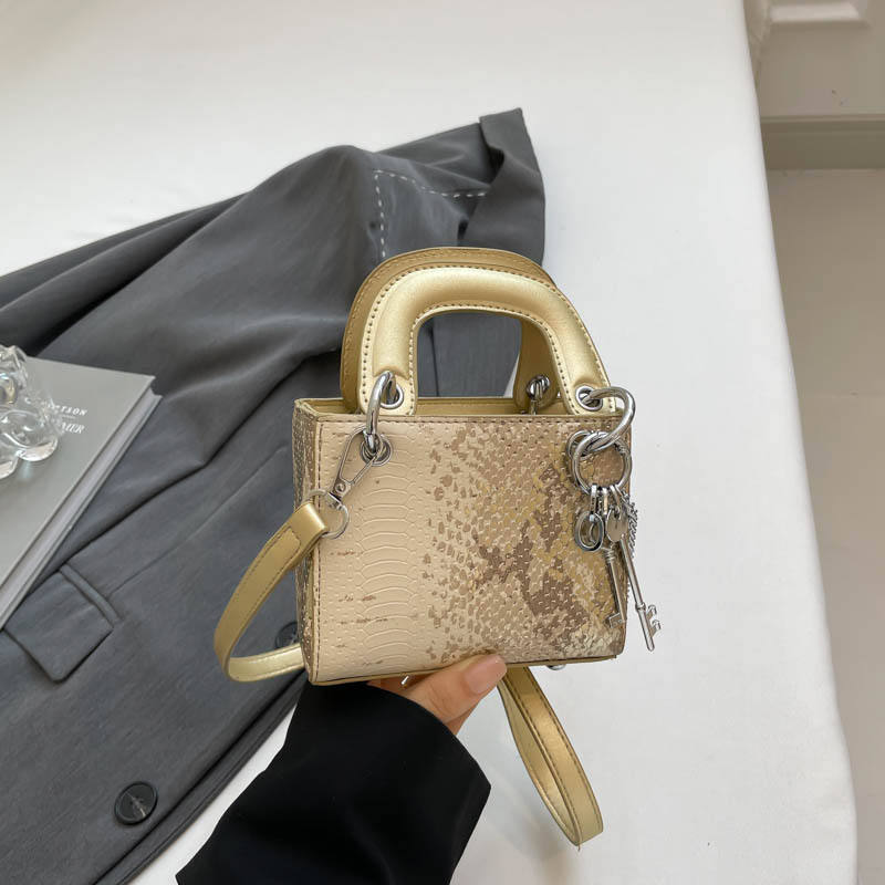 โกลเด้น