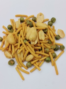 Mélange de haricots avec bâtonnets, Snack savoureux triple croustillant : pois, cacahuètes et bâtonnets - Product Image 4