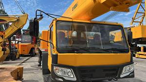 Grúa Hidráulica Usada Premium de 50 Toneladas con Motor Weichai Nacional II/III, Pluma Telescópica y Brazo para Operaciones de Elevación Pesada - Product Image 3