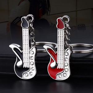 Y2K UV Cartoon Style Schlüssel bund Vintage Metall Glitter Gitarre mit Retro Millennium Bling Modische Karabiner Schlüssel ring Zubehör - Product Image 1