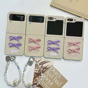 <span class=keywords><strong>Coque</strong></span> de téléphone Ins Style Girl <span class=keywords><strong>avec</strong></span> sangle en <span class=keywords><strong>chaîne</strong></span> pour <span class=keywords><strong>Samsung</strong></span> Z Flip 3 4 5 6 Bowknot Flower Phone Case - Product Image 2