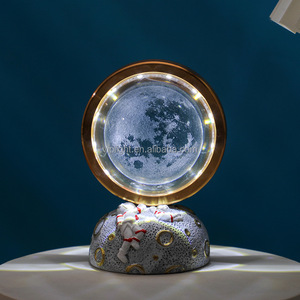 Lámpara de Astronauta <span class=keywords><strong>LED</strong></span>, Mini Esfera de Cristal de 6CM, Lámpara de Bola de Cristal con Tallado 3D, Funciona con <span class=keywords><strong>USB</strong></span>, Decoración de Mesa, <span class=keywords><strong>Luz</strong></span> <span class=keywords><strong>LED</strong></span>, Bola de Cristal - Product Image 3