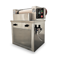 Machine à rembourrage pour tissu de rembourrage, machine à rembourrage de laboratoire
