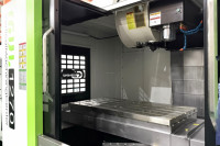 MVL1270 Centre d'usinage vertical automatique CNC à 4 axes Moteur haute performance Système de contrôle Fanuc / Siemens