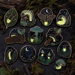 En gros, épingles de revers en émail souple personnalisées, badges lumineux en métal, motifs insectes de la forêt nocturne et vers lumineux, pour la conservation de la nature - Product Image 3
