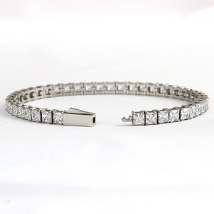 <span class=keywords><strong>Bracciale</strong></span> Hip-Hop a Catena Tennis Quadrata con Zircone Cubico Bianco da 4mm in <span class=keywords><strong>Acciaio</strong></span> Inossidabile Opaco per <span class=keywords><strong>Uomo</strong></span> e Donna - Product Image 1