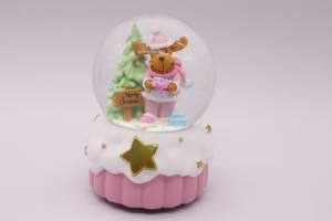 Boule à neige musicale 100MM personnalisée avec mignon Père Noël Bonhomme de neige Ange Résine Artisanat Souvenirs de Noël Chiffres Cadeau Chanson - Product Image 4