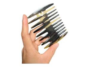 Peigne à cheveux artisanal en corne de buffle de qualité supérieure, à dents larges et lisses polies, réduit la casse des cheveux, prévient les frisottis et favorise la santé des cheveux. - Product Image 3