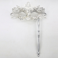 Masque Sensual Princess Silver Mask en fer forgé métallique avec dentelle ornée de diamants et pompon à six pétales