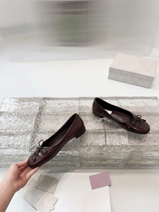 Zapatos Jimmy de Tacón Bajo para Mujer, de Alta Calidad, en Charol Brillante, con Lazos Decorativos - Product Image 5