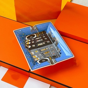 Cenicero de Cerámica Estilo Americano para Escritorio, Diseño Cuadrado de Gran Diámetro con Cuatro Ranuras y Base Antideslizante, Regalo para el Hogar - Product Image 2