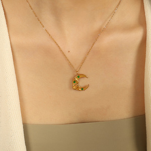 Collar Chapado en Oro con Forma de Luna y Colgante de Piedra Preciosa, Joyería para Uso Diario - Product Image 4