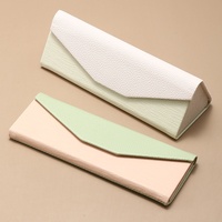 Étui à lunettes triangulaire texturé en cuir PU de qualité supérieure, pliable, portable, magnétique, résistant à la pression, élégant