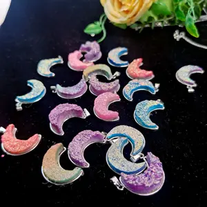 Wholesale Hot Sale Crystal Necklace Jewelry Carving Crystal Quartz Moon Star Pendant For Healing