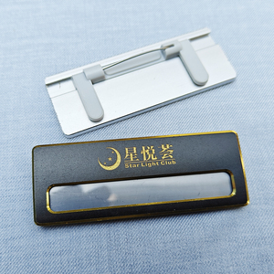 Badge nominatif en aluminium anodisé électroplaqué à aimant puissant, gravure laser UV, design plat sculpté, marque JINFUJIA - Product Image 4