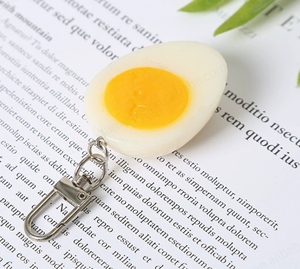 Porte-clés en plastique en forme d'œuf alimentaire simulé en gros pour la décoration - Product Image 2