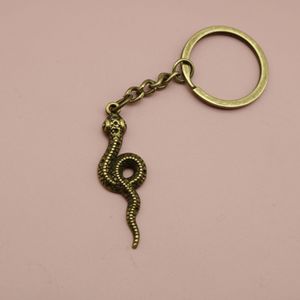 Porte-clés Serpent Enroulé en Alliage Argenté Antique pour Cadeaux aux Amateurs de Reptiles - Product Image 6