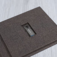 Boîte d'emballage USB pour mariage Taille personnalisée Logo en relief Étui USB pliable pour mariage avec photo insérable
