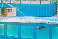 Ventes directes d'usine de piscines de conteneur de taille personnalisée de luxe piscine de conteneur portable extérieure avec terrasse et escalier