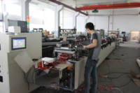 Máquina automática para fabricar bolsas de plástico con cierre de cremallera de 3 lados, sellado central y sellado medio, para envasado al vacío.