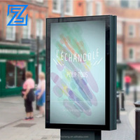 Enseigne lumineuse publicitaire extérieure en aluminium carré, déroulante, MUPI, debout, illuminée